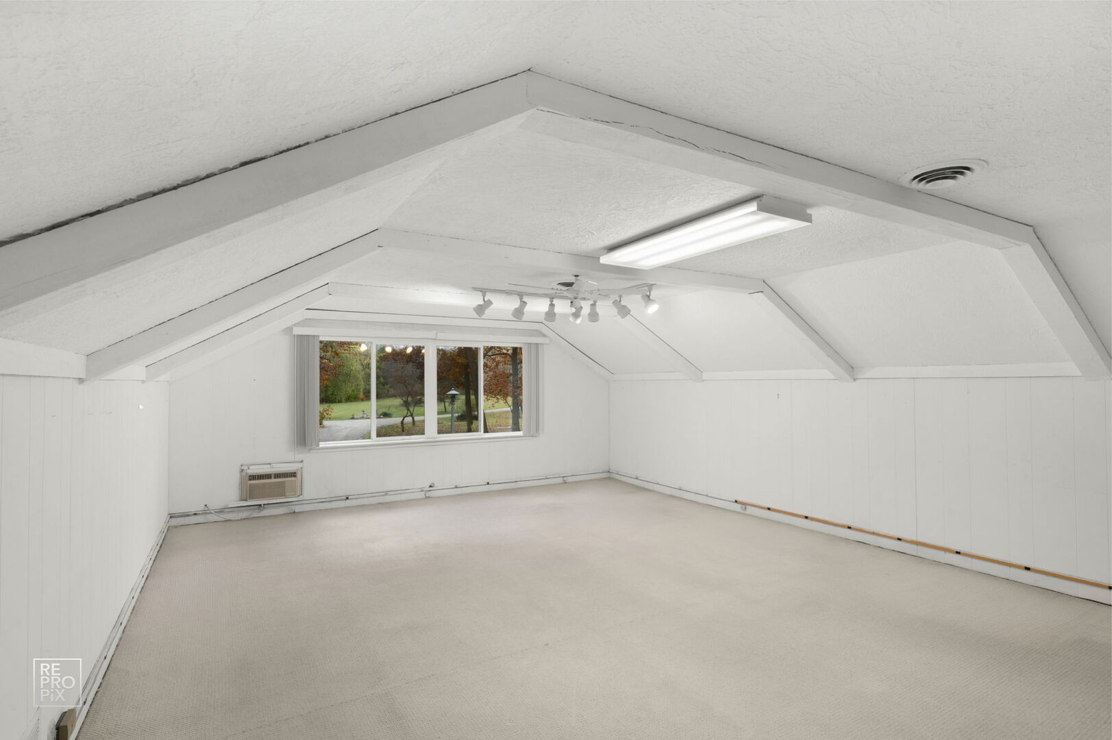 Wadsworth, Illinois, 60083, United States, 5 Bedrooms Bedrooms, ,6 BathroomsBathrooms,Residential,Active,1989775