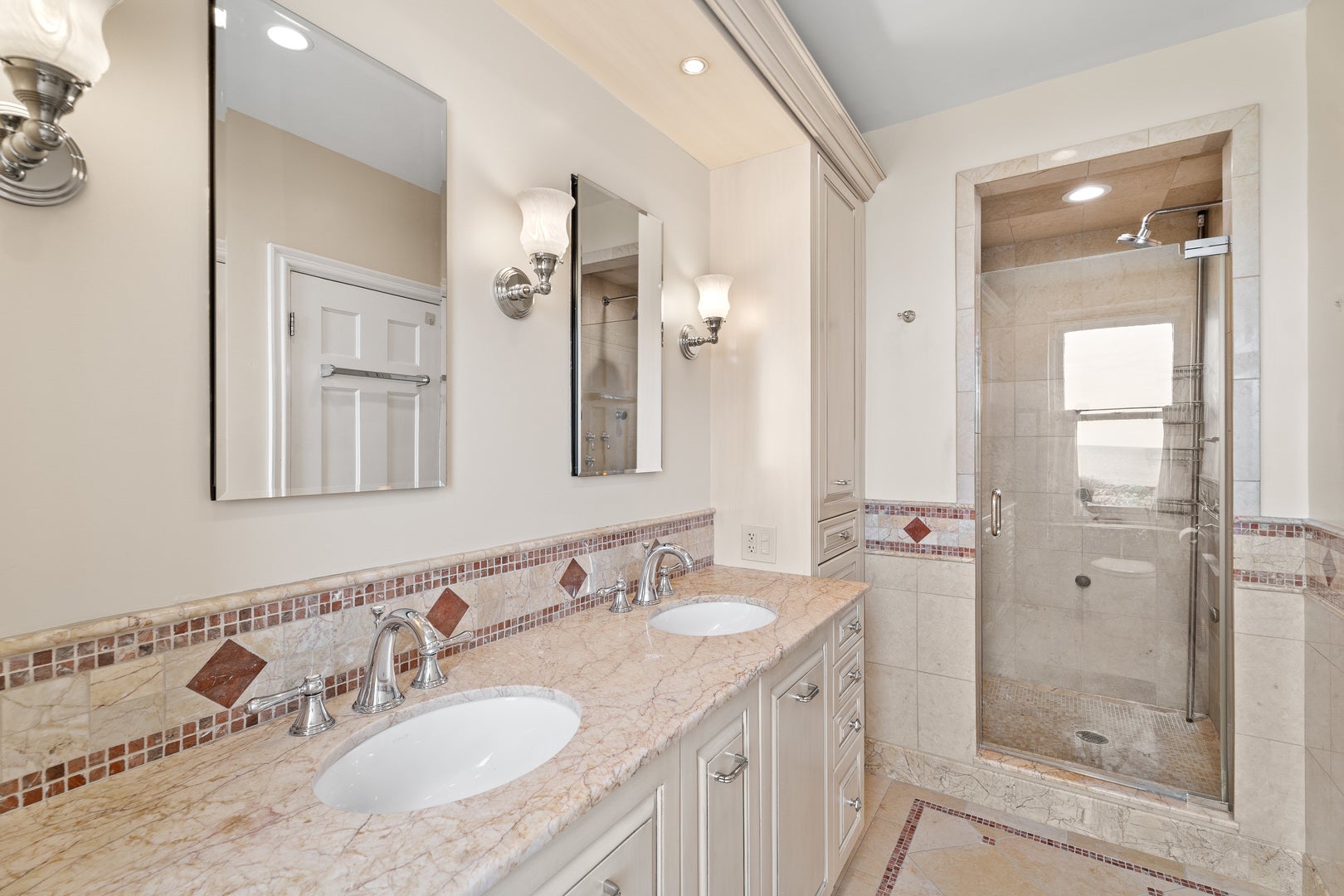 Chicago, Illinois, 60657, United States, 5 Bedrooms Bedrooms, ,4 BathroomsBathrooms,Residential,Active,1990638