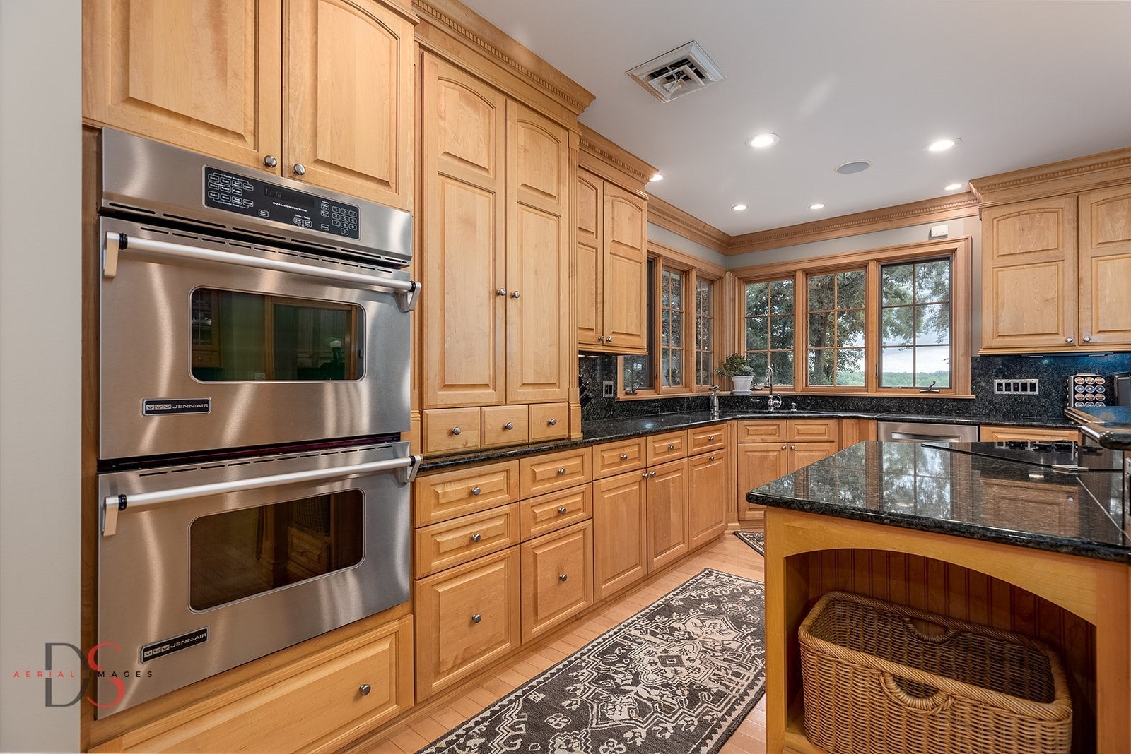 Ottawa, Illinois, 61350, United States, 4 Bedrooms Bedrooms, ,7 BathroomsBathrooms,Residential,Active,1953376
