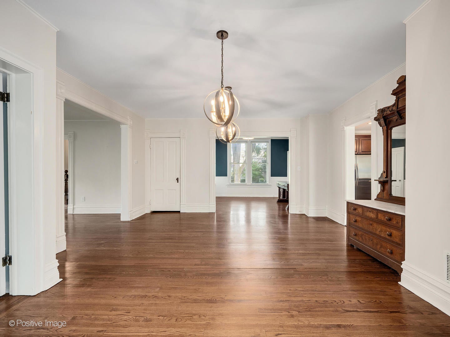 Wheaton, Illinois, 60187, United States, 4 Bedrooms Bedrooms, ,3 BathroomsBathrooms,Residential,Active,1922330