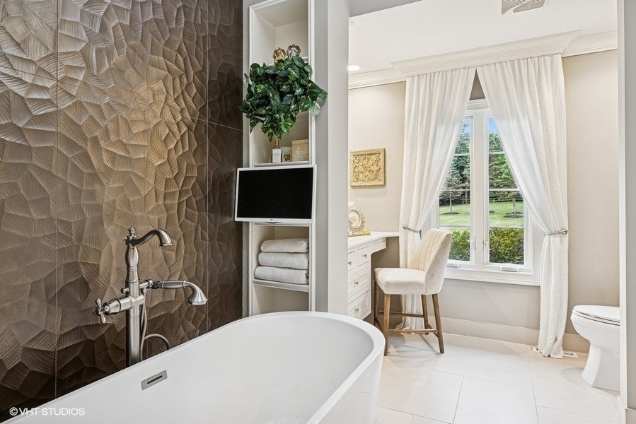 Barrington Hills, Illinois, 60010, United States, 6 Bedrooms Bedrooms, ,5 BathroomsBathrooms,Residential,Active,1987275