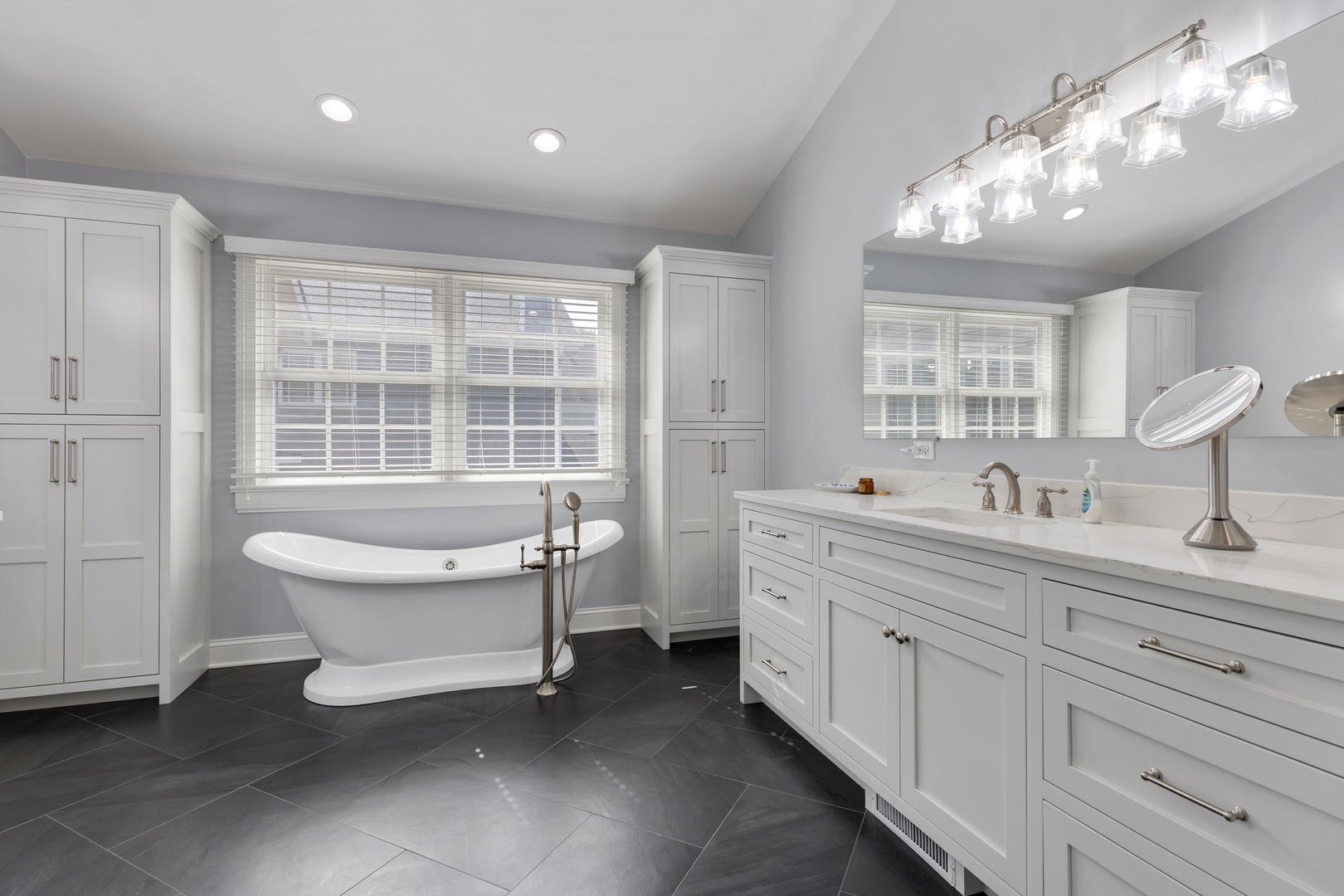 Libertyville, Illinois, 60048, United States, 5 Bedrooms Bedrooms, ,5 BathroomsBathrooms,Residential,Active,1942347
