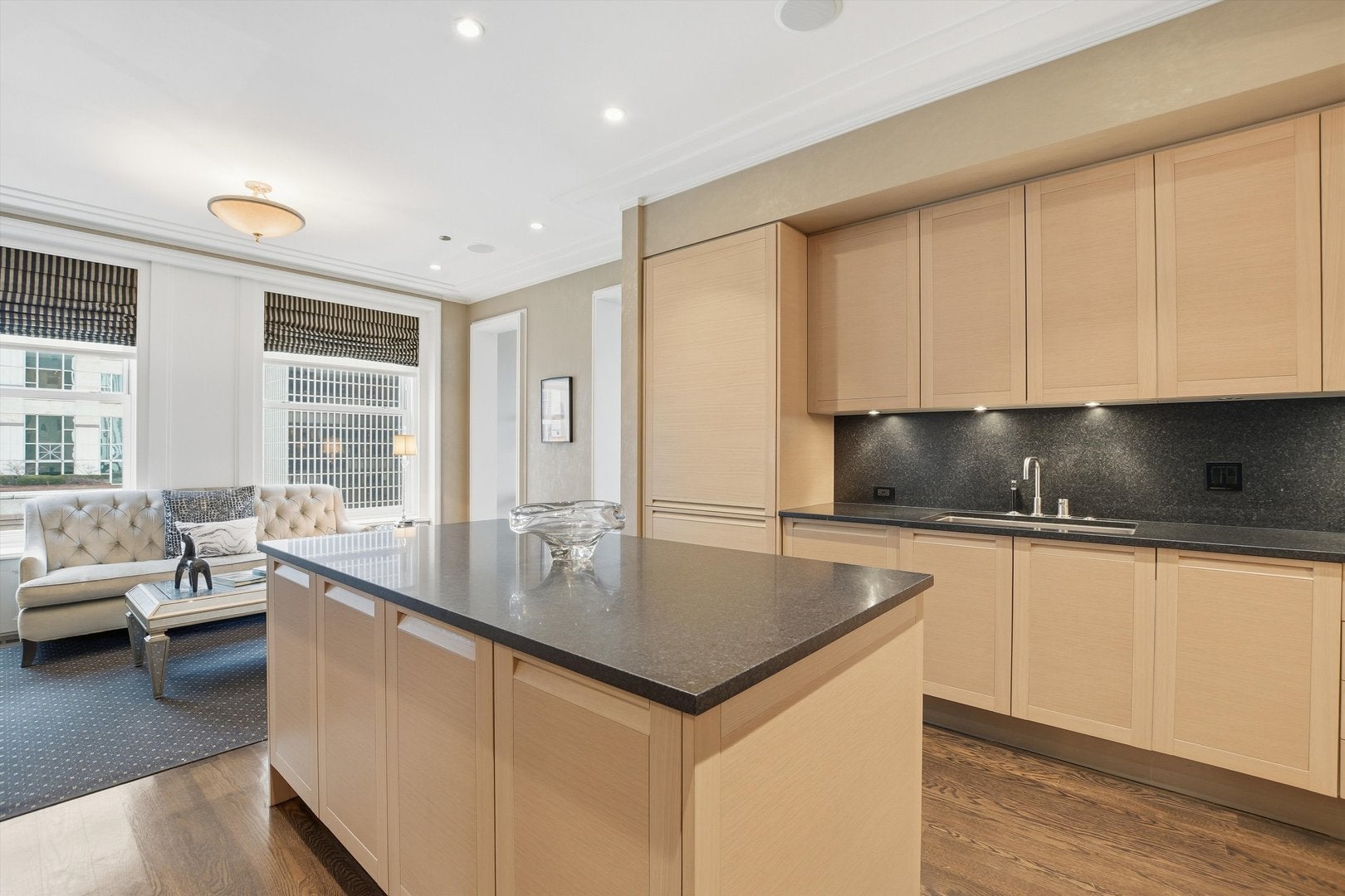 Chicago, Illinois, 60611, United States, 3 Bedrooms Bedrooms, ,4 BathroomsBathrooms,Residential,Active,2009382