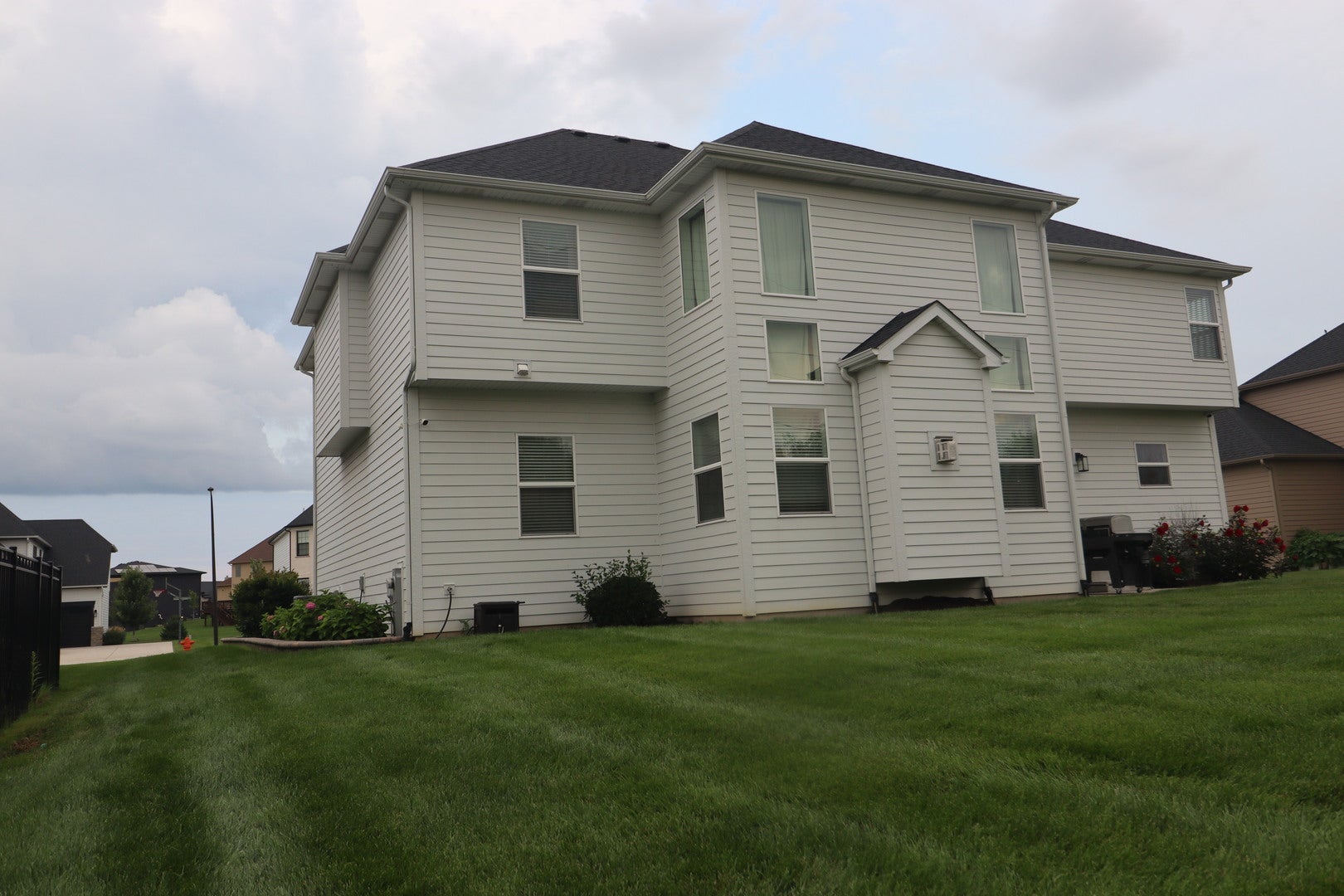 Naperville, Illinois, 60564, United States, 4 Bedrooms Bedrooms, ,3 BathroomsBathrooms,Residential,Active,1914808