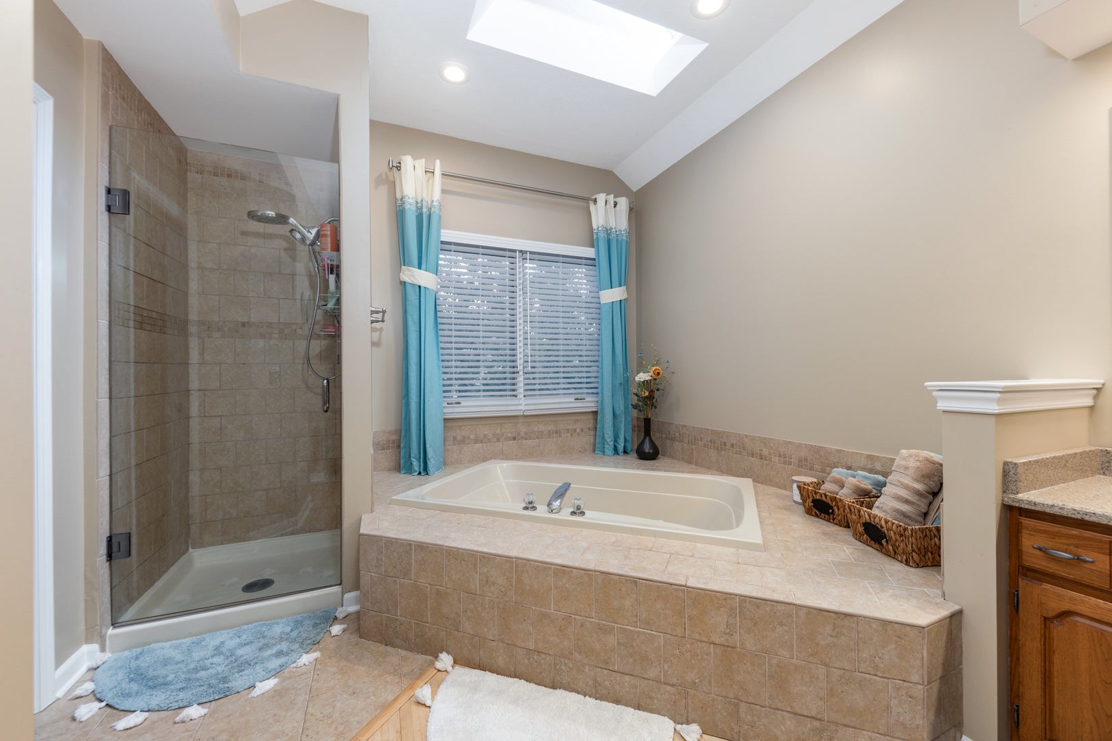 Naperville, Illinois, 60565, United States, 5 Bedrooms Bedrooms, ,4 BathroomsBathrooms,Residential,Active,1959981