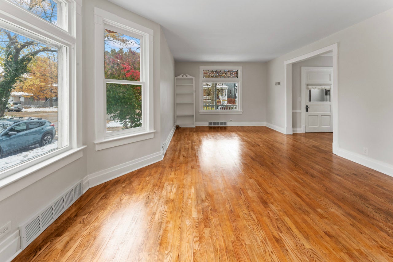 Chicago, Illinois, 60625, United States, 3 Bedrooms Bedrooms, ,2 BathroomsBathrooms,Residential,Active,1990017