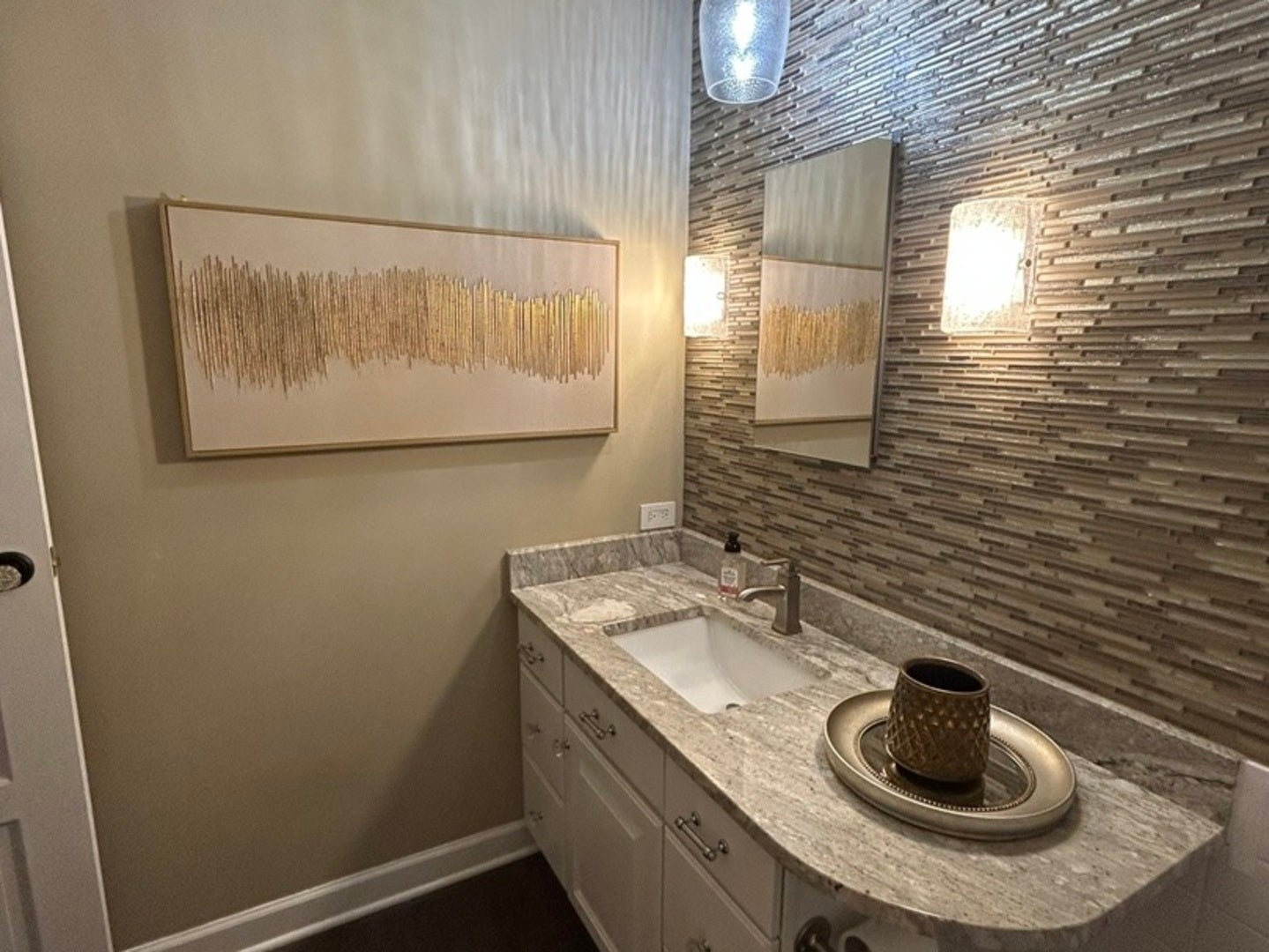 Oak Brook, Illinois, 60523, United States, 2 Bedrooms Bedrooms, ,2 BathroomsBathrooms,Residential,Active,2028166