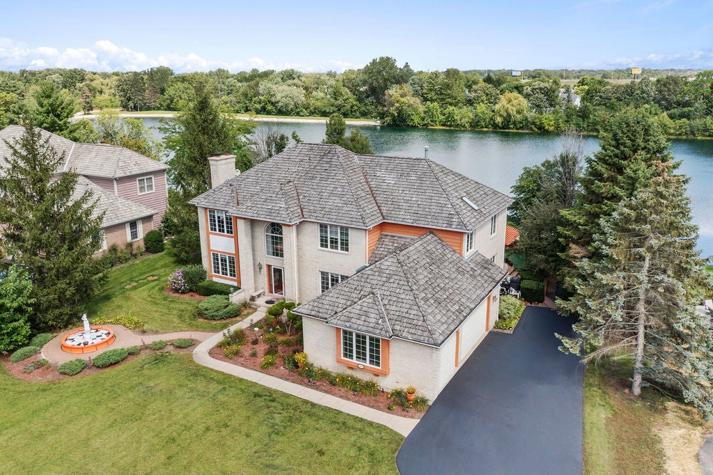 Libertyville, Illinois, 60048, United States, 4 Bedrooms Bedrooms, ,4 BathroomsBathrooms,Residential,Active,1943768