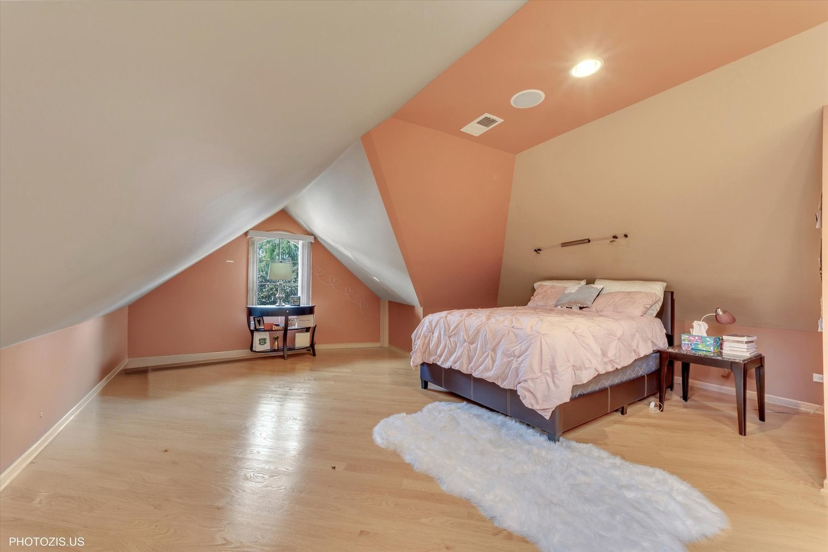 Des Plaines, Illinois, 60016, United States, 5 Bedrooms Bedrooms, ,7 BathroomsBathrooms,Residential,Active,1967112