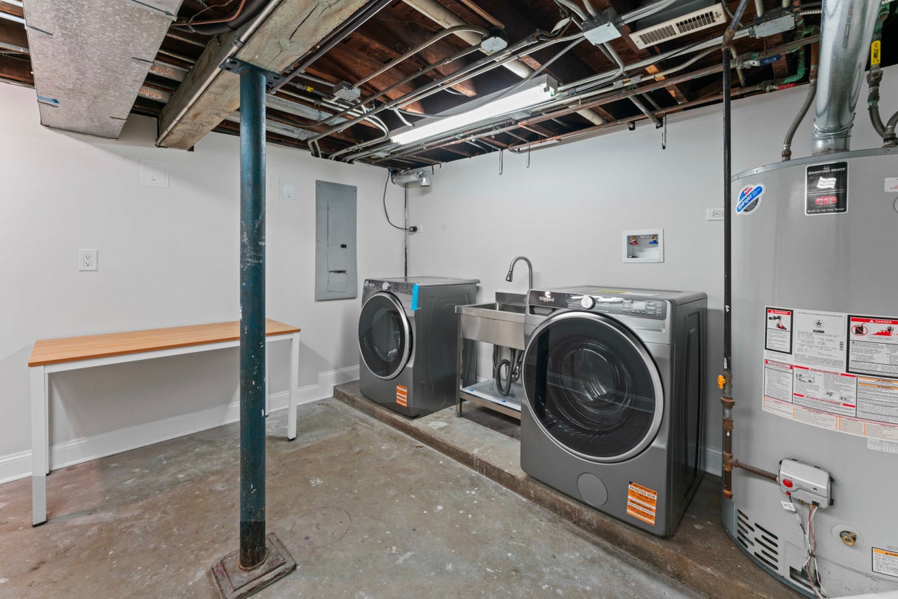 Chicago, Illinois, 60625, United States, 3 Bedrooms Bedrooms, ,2 BathroomsBathrooms,Residential,Active,1990017