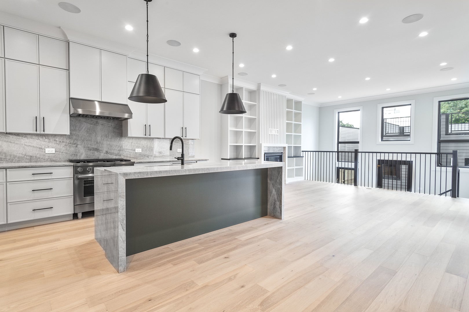 Chicago, Illinois, 60618, United States, 4 Bedrooms Bedrooms, ,5 BathroomsBathrooms,Residential,Active,1929682