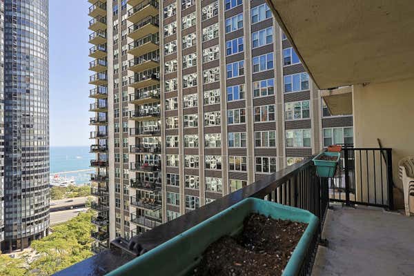 400 E RANDOLPH ST APT 2225, CHICAGO, IL 60601, photo 4 of 40