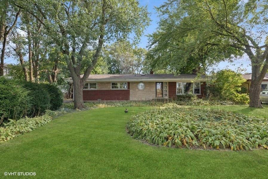 1317 E OLIVE ST, ARLINGTON HEIGHTS, IL 60004, photo 1 of 26