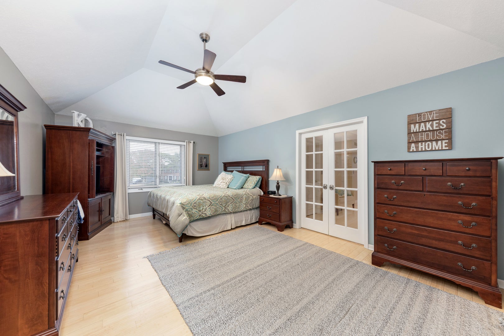 Naperville, Illinois, 60565, United States, 5 Bedrooms Bedrooms, ,4 BathroomsBathrooms,Residential,Active,1959981