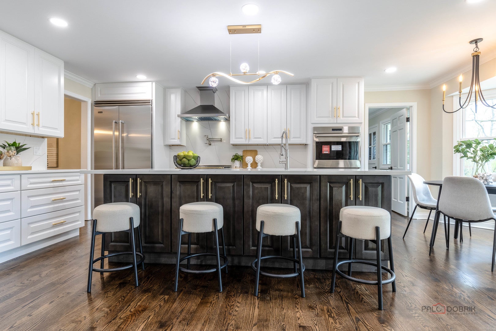 Lincolnshire, Illinois, 60069, United States, 5 Bedrooms Bedrooms, ,4 BathroomsBathrooms,Residential,Active,1933896