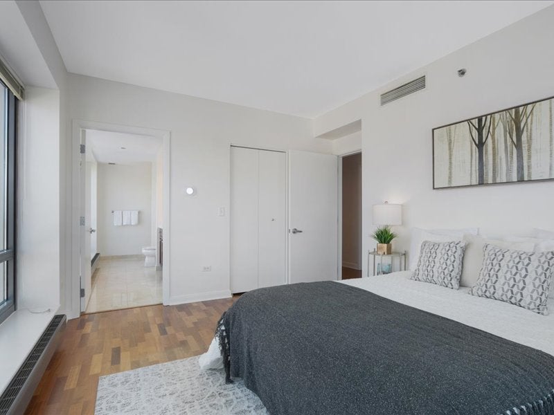 Chicago, Illinois, 60602, United States, 3 Bedrooms Bedrooms, ,3 BathroomsBathrooms,Residential,Active,1969671