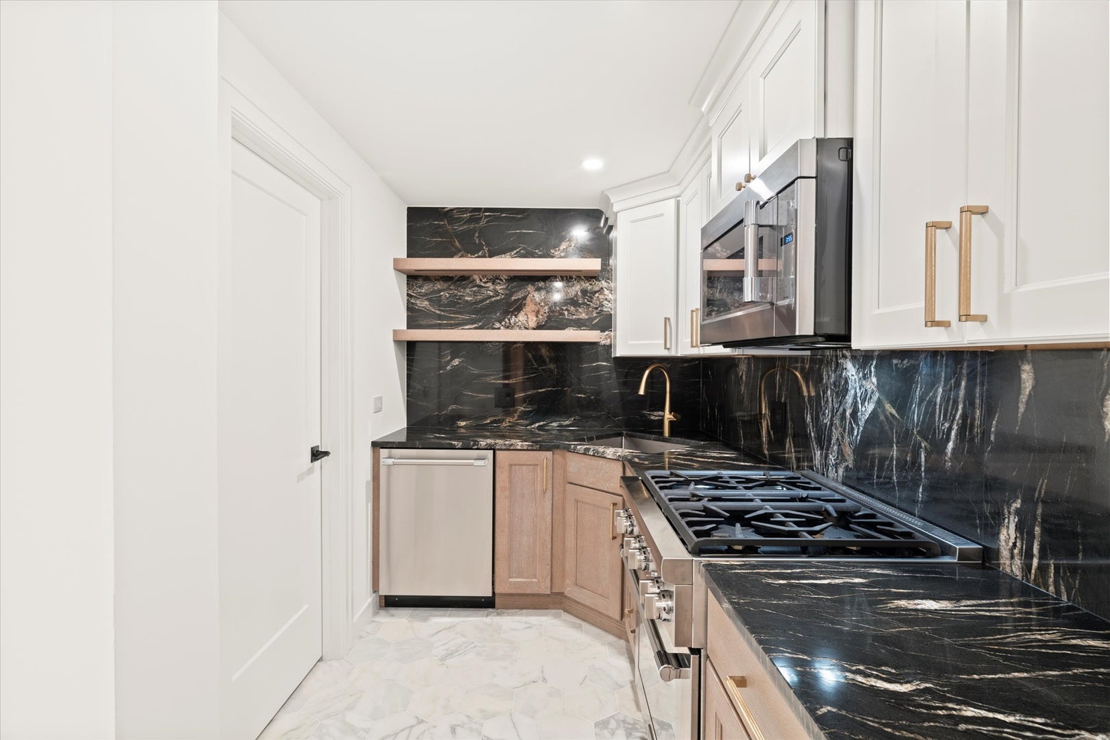 Burr Ridge, Illinois, 60527, United States, 5 Bedrooms Bedrooms, ,6 BathroomsBathrooms,Residential,Active,1927649