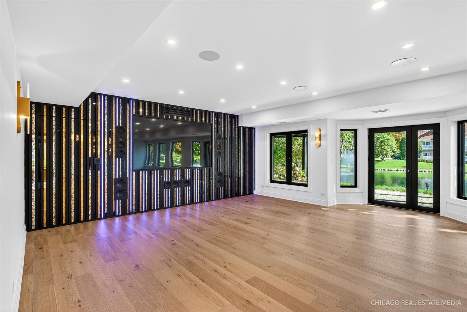 Burr Ridge, Illinois, 60527, United States, 5 Bedrooms Bedrooms, ,6 BathroomsBathrooms,Residential,Active,1995246