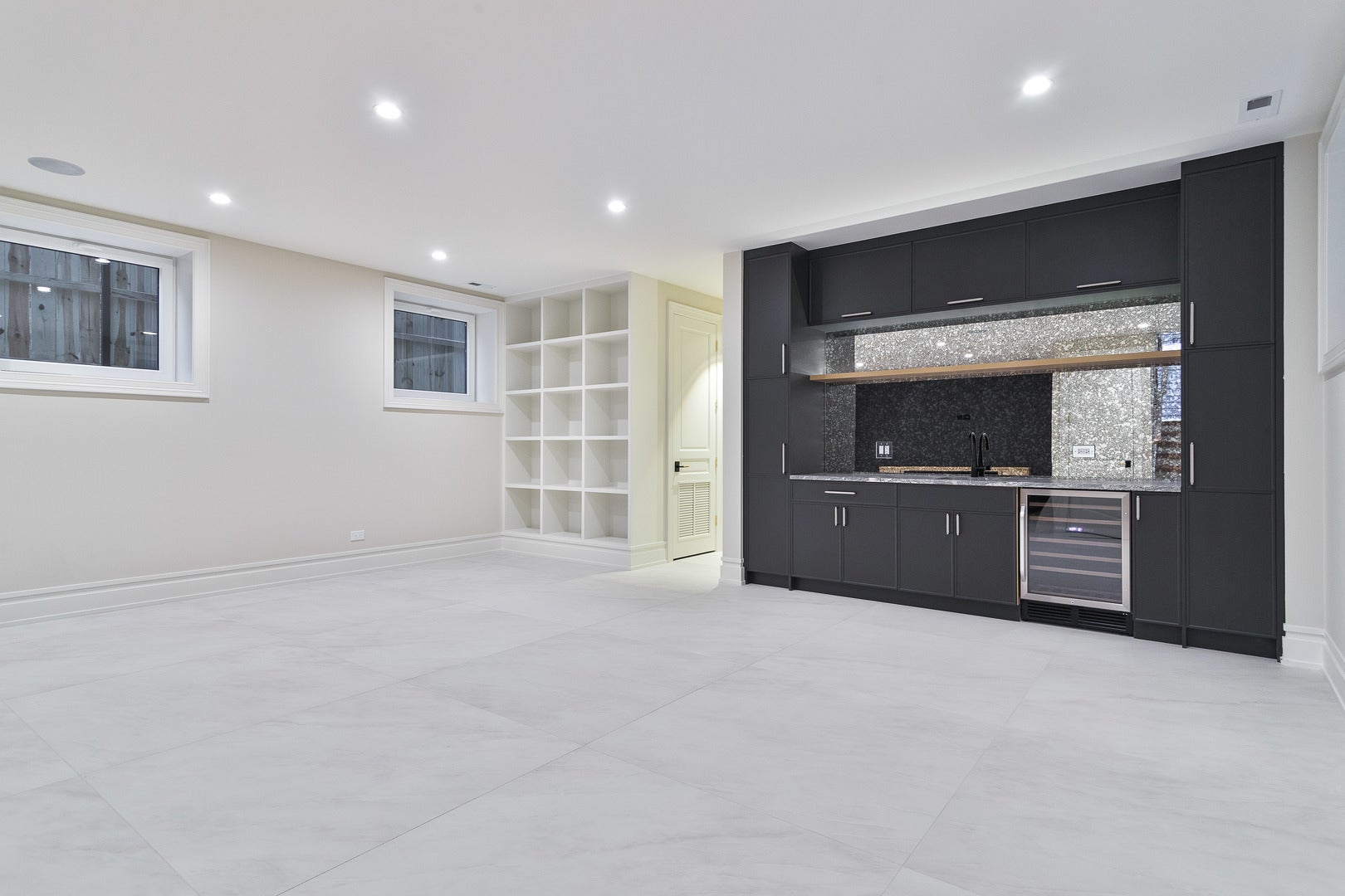 Chicago, Illinois, 60618, United States, 5 Bedrooms Bedrooms, ,5 BathroomsBathrooms,Residential,Active,2007948