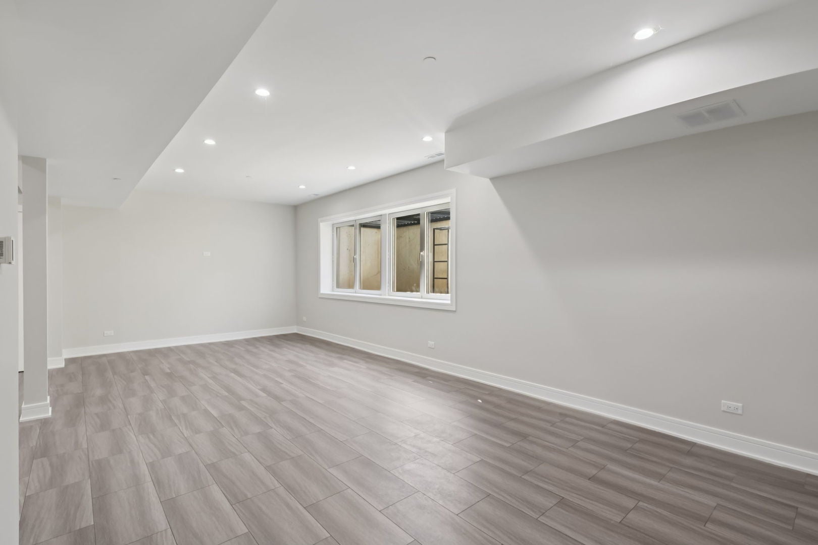 Northbrook, Illinois, 60062, United States, 6 Bedrooms Bedrooms, ,5 BathroomsBathrooms,Residential,Active,1995288