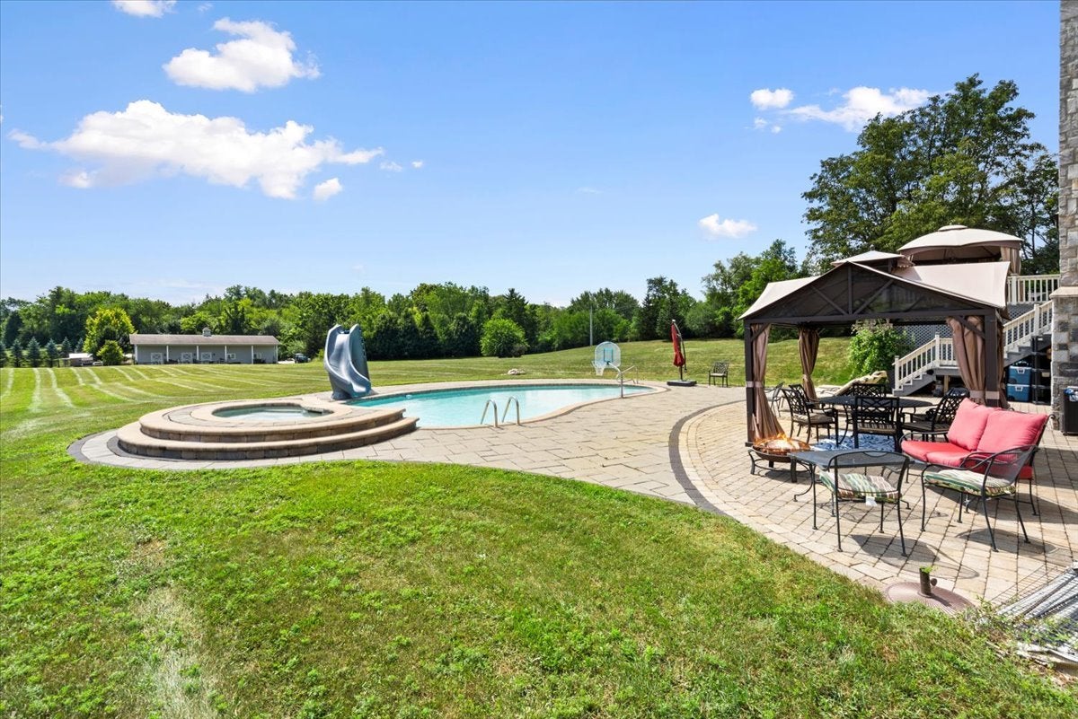 Barrington, Illinois, 60010, United States, 5 Bedrooms Bedrooms, ,7 BathroomsBathrooms,Residential,Active,1914793