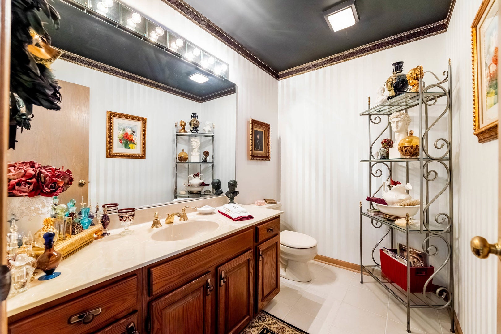 Burr Ridge, Illinois, 60527, United States, 4 Bedrooms Bedrooms, ,3 BathroomsBathrooms,Residential,Active,2015463