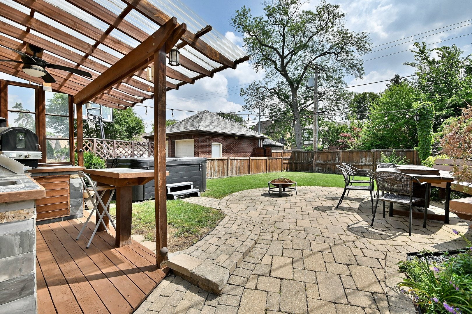 Oak Park, Illinois, 60302, United States, 7 Bedrooms Bedrooms, ,6 BathroomsBathrooms,Residential,Active,1894236