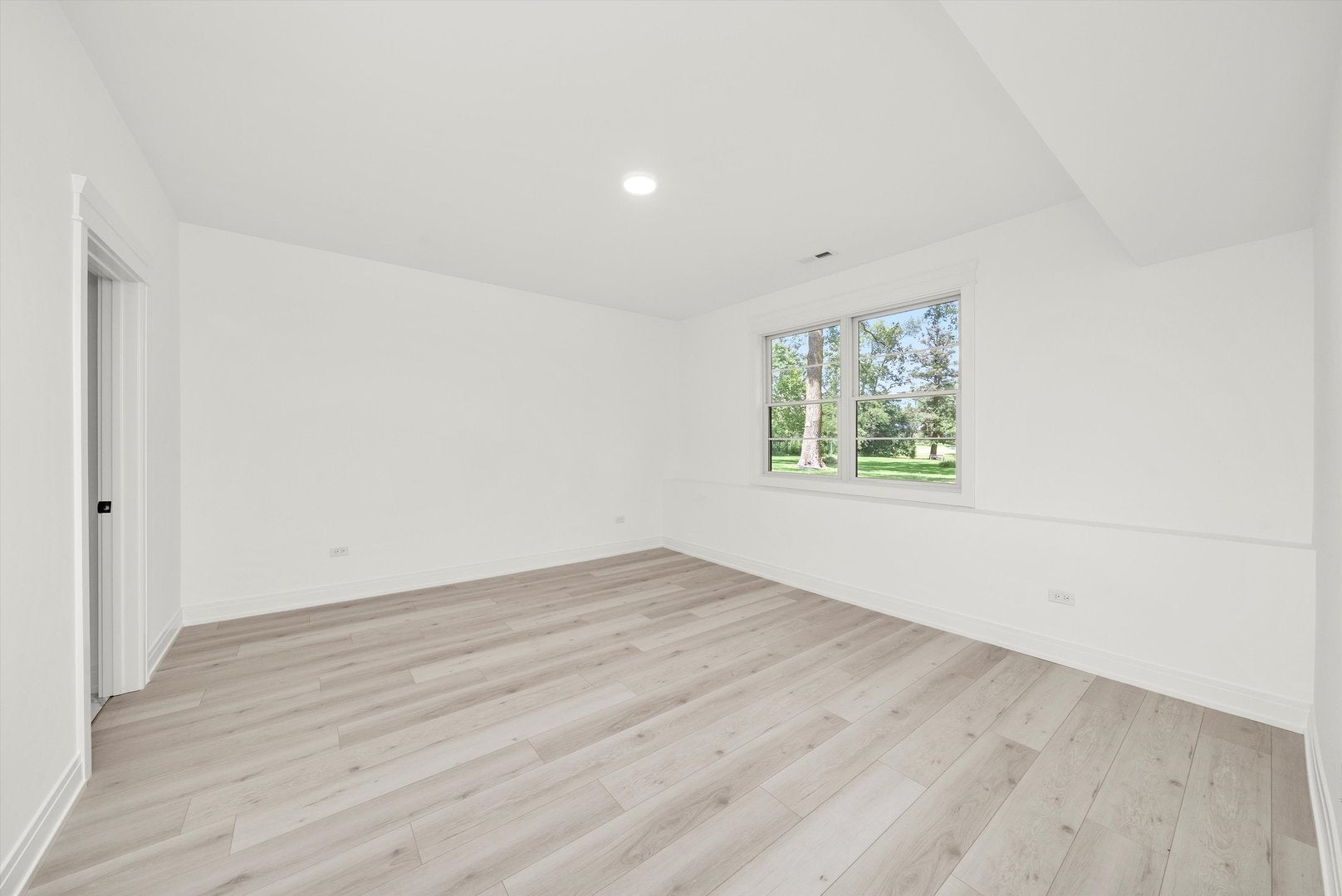 Burr Ridge, Illinois, 60527, United States, 6 Bedrooms Bedrooms, ,6 BathroomsBathrooms,Residential,Active,1929664