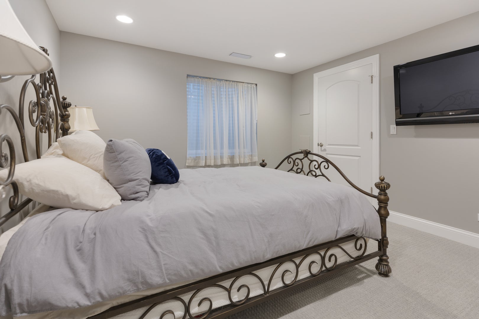 Libertyville, Illinois, 60048, United States, 5 Bedrooms Bedrooms, ,5 BathroomsBathrooms,Residential,Active,1942347