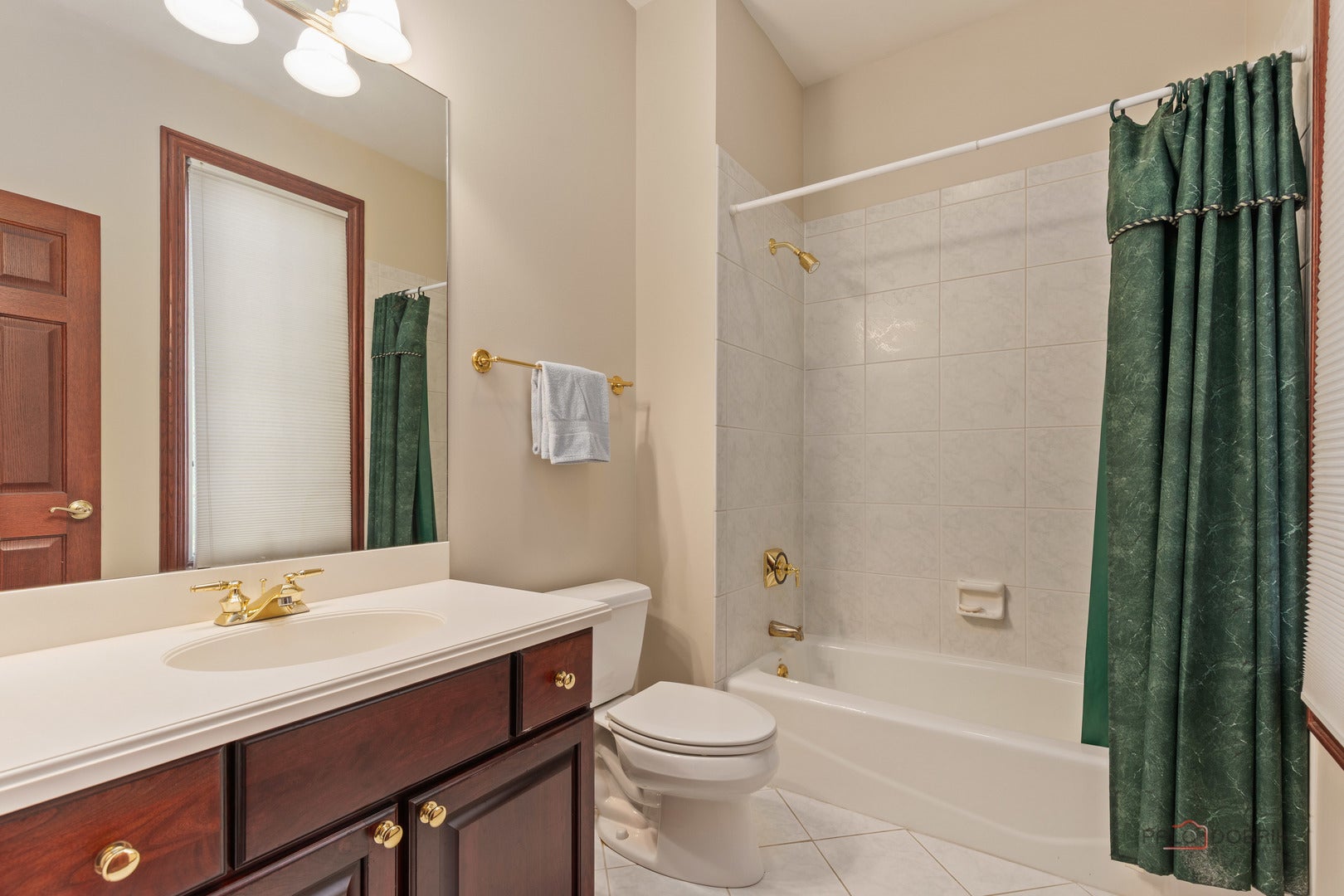 Wadsworth, Illinois, 60083, United States, 6 Bedrooms Bedrooms, ,10 BathroomsBathrooms,Residential,Active,2008287