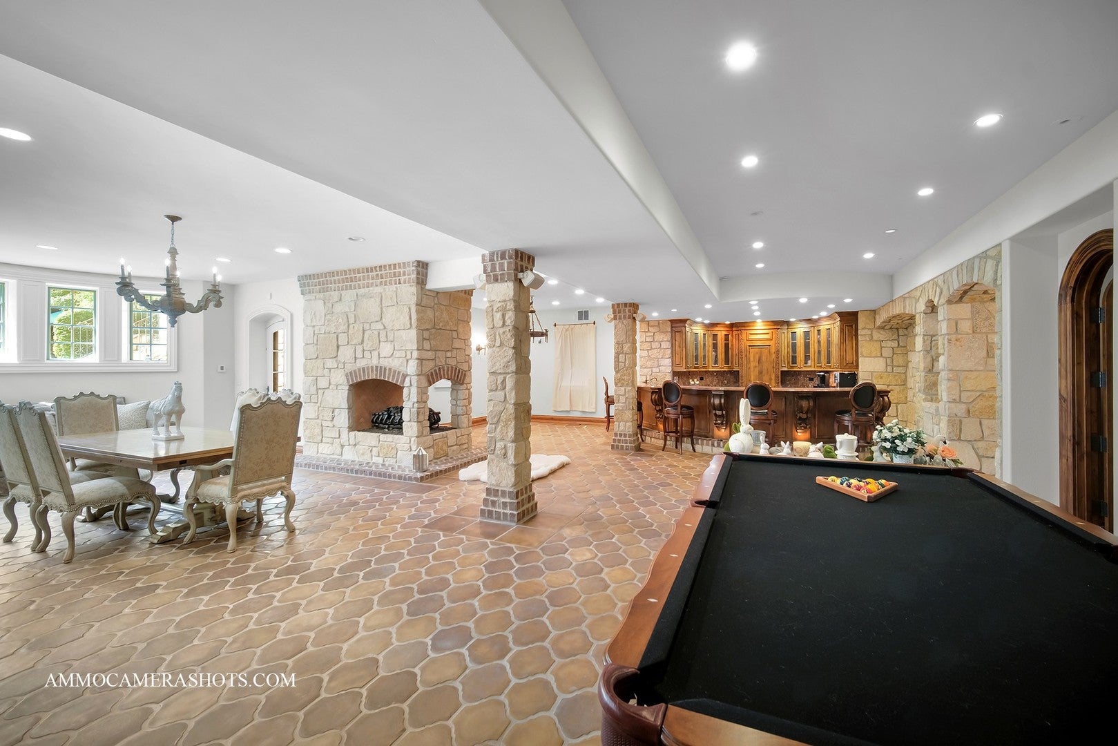 South Barrington, Illinois, 60010, United States, 5 Bedrooms Bedrooms, ,7 BathroomsBathrooms,Residential,Active,1960172