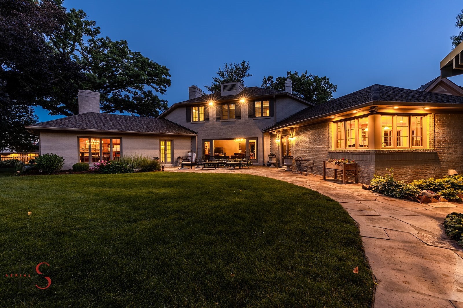 Ottawa, Illinois, 61350, United States, 4 Bedrooms Bedrooms, ,7 BathroomsBathrooms,Residential,Active,1953376