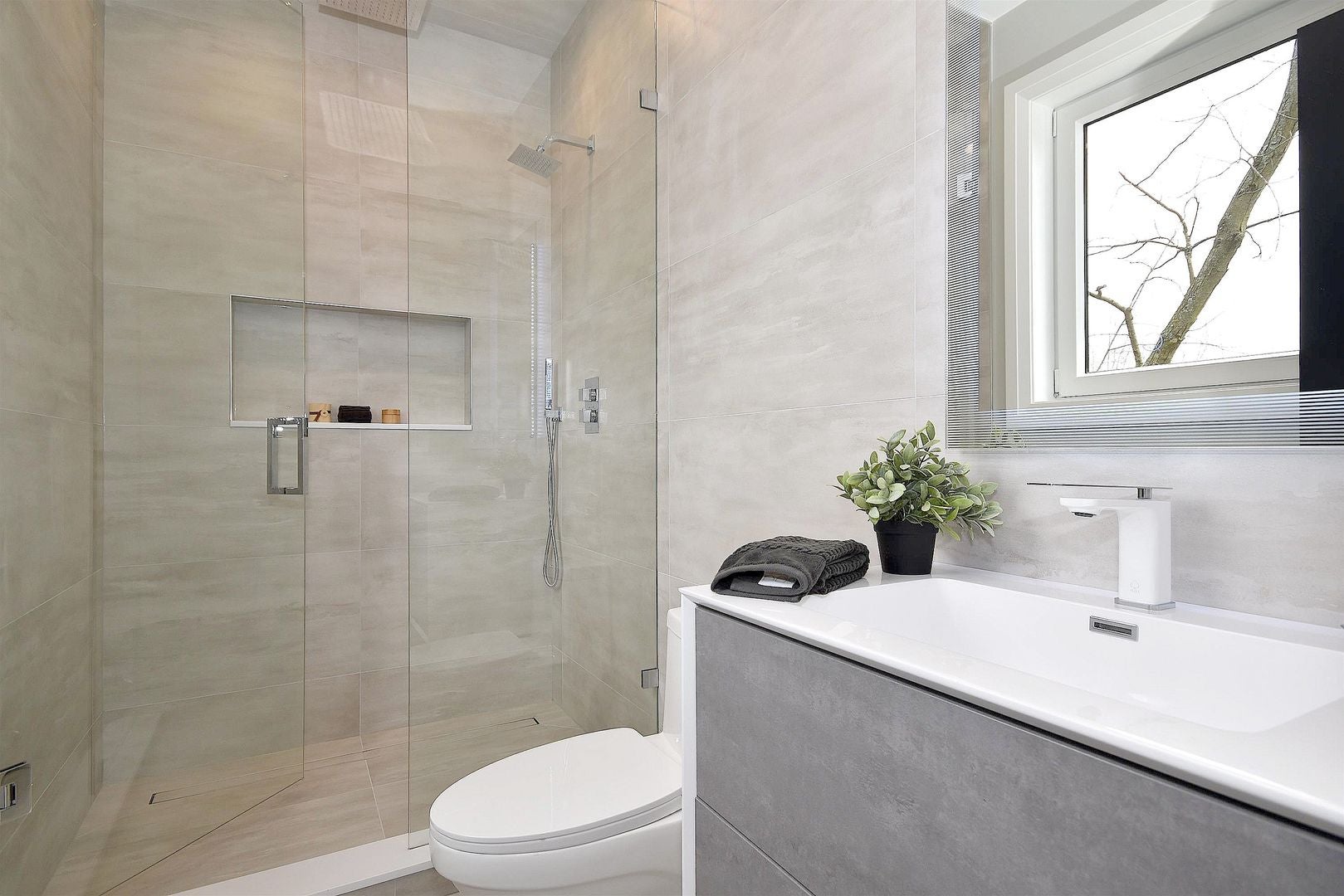 Chicago, Illinois, 60618, United States, 5 Bedrooms Bedrooms, ,5 BathroomsBathrooms,Residential,Active,1988433