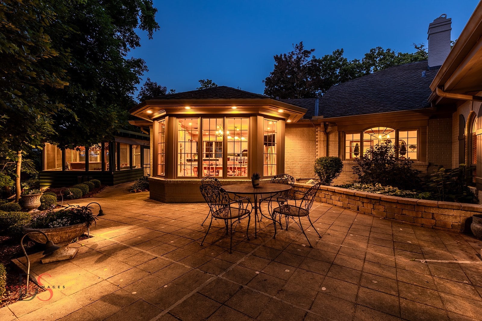 Ottawa, Illinois, 61350, United States, 4 Bedrooms Bedrooms, ,7 BathroomsBathrooms,Residential,Active,1953376