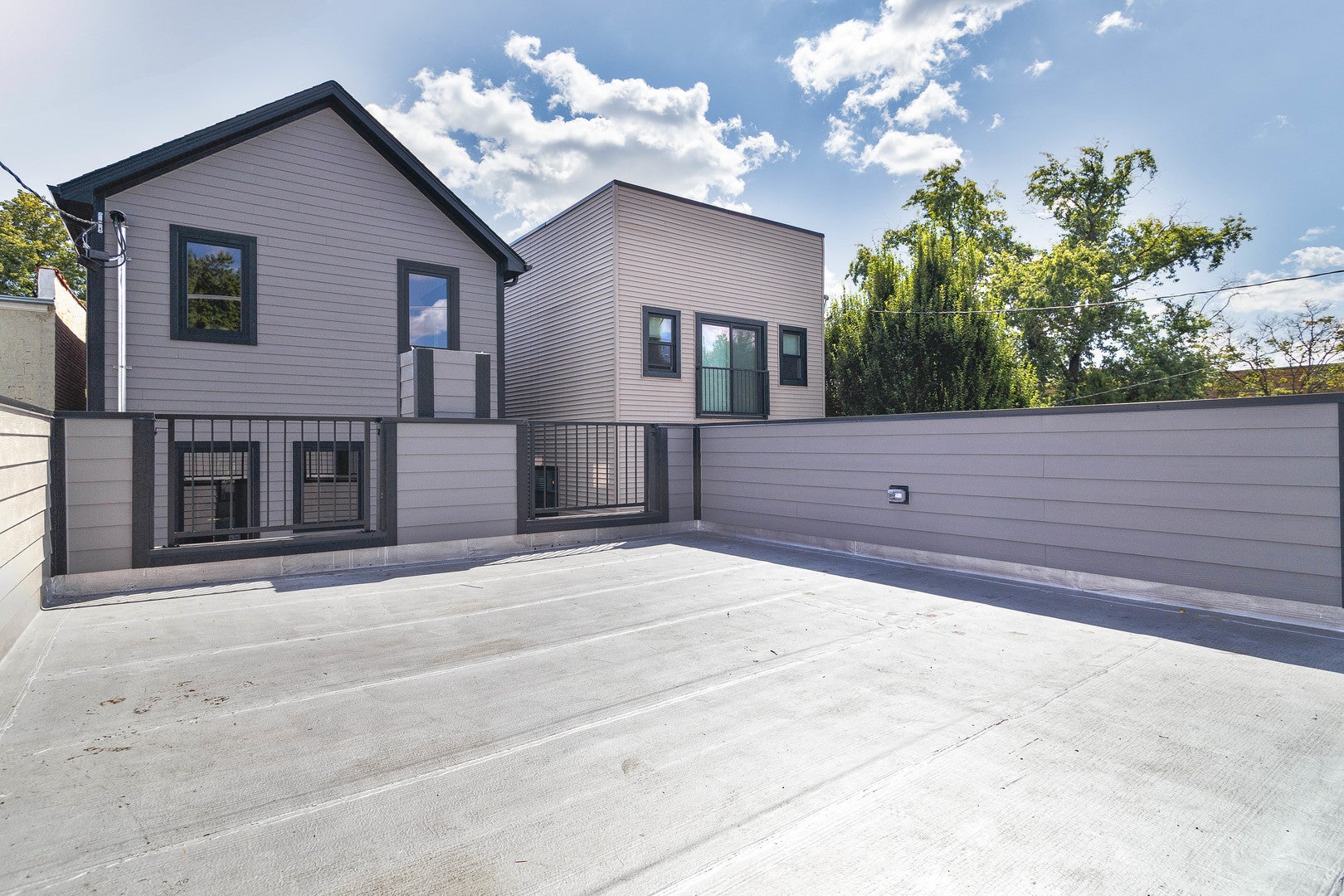 Chicago, Illinois, 60618, United States, 4 Bedrooms Bedrooms, ,5 BathroomsBathrooms,Residential,Active,1929682