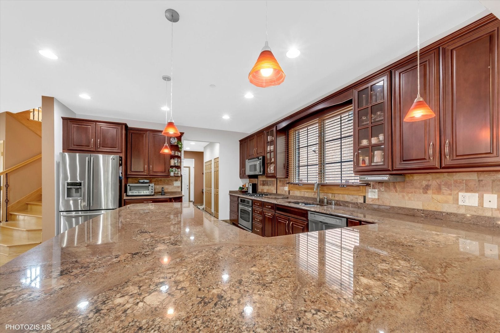 Des Plaines, Illinois, 60016, United States, 5 Bedrooms Bedrooms, ,7 BathroomsBathrooms,Residential,Active,1967112