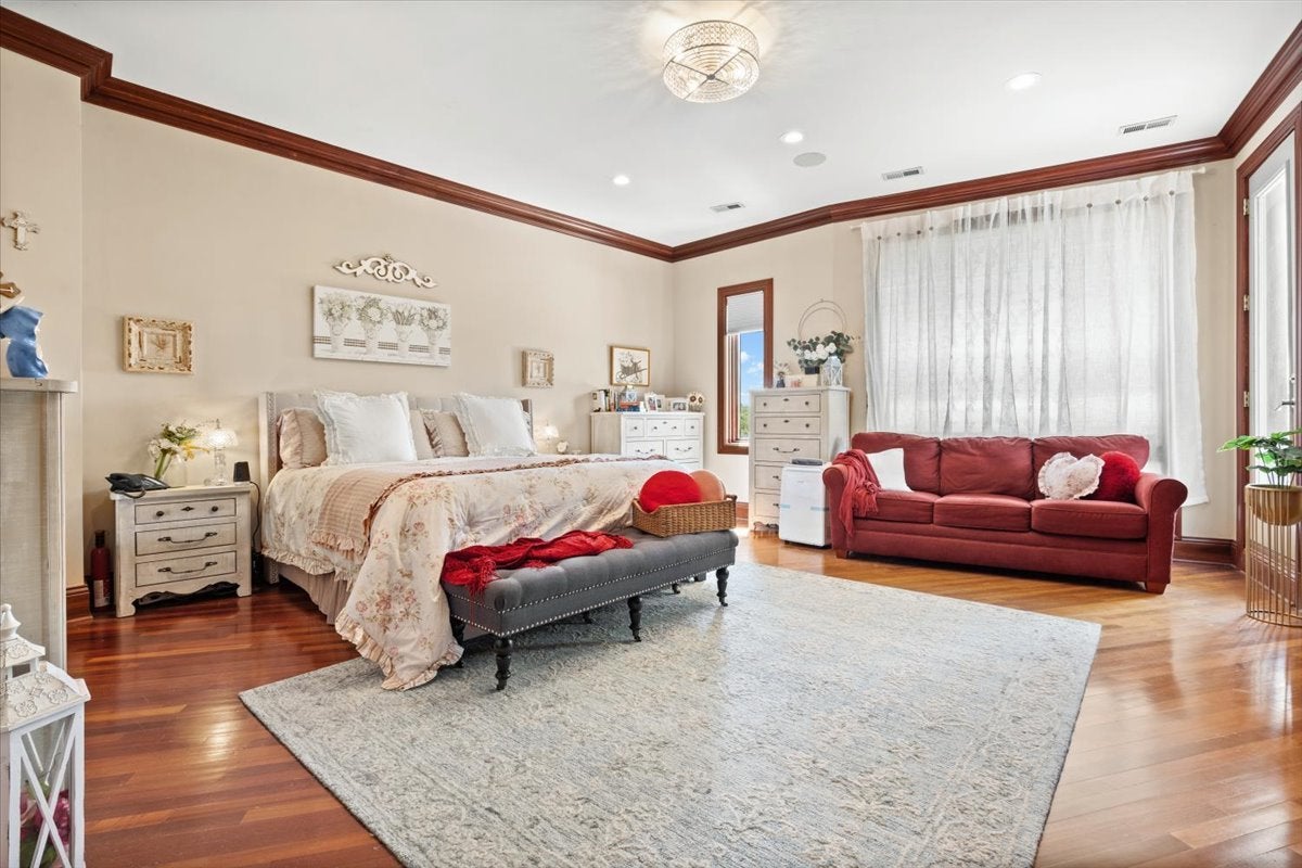 Barrington, Illinois, 60010, United States, 5 Bedrooms Bedrooms, ,7 BathroomsBathrooms,Residential,Active,1914793