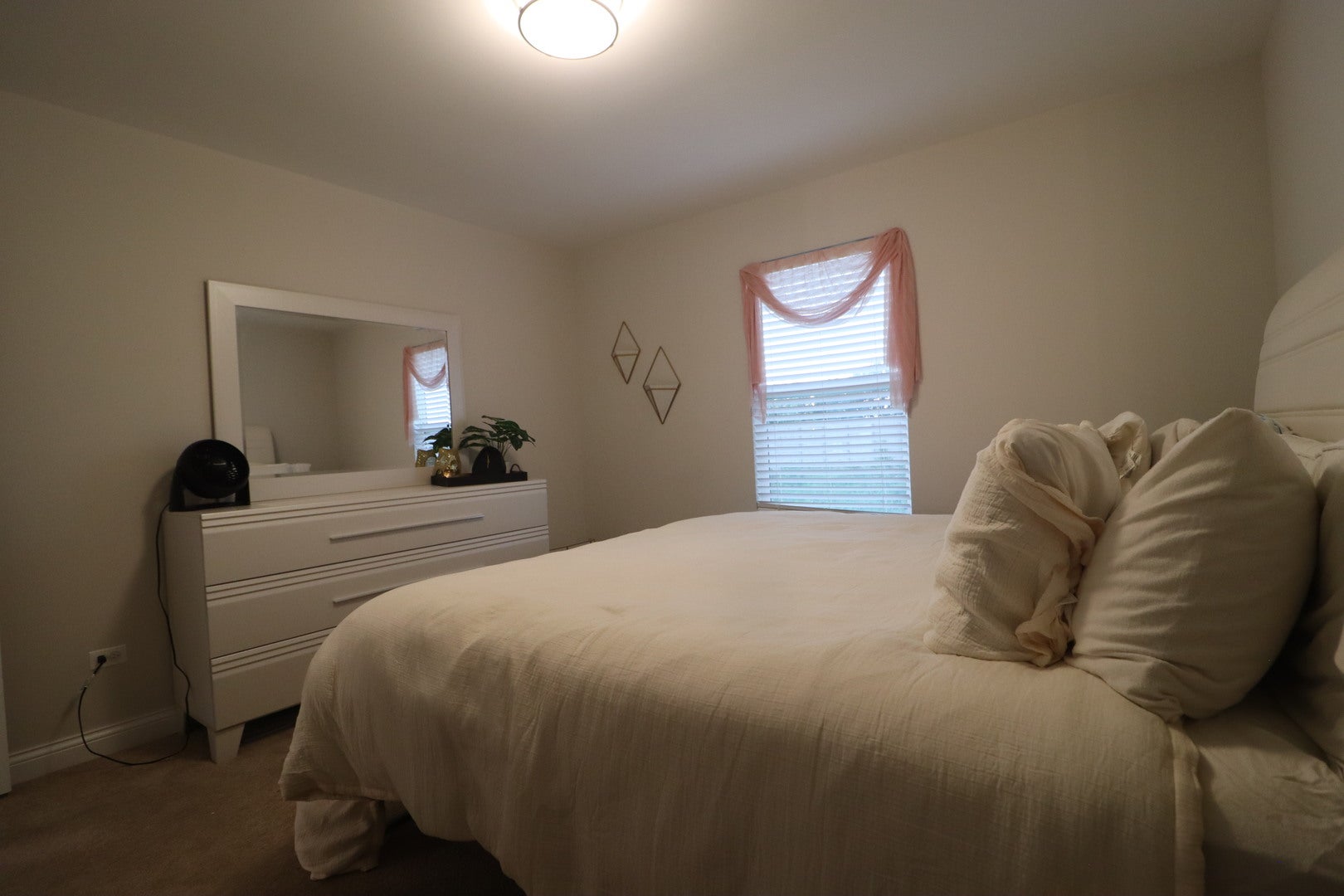 Naperville, Illinois, 60564, United States, 4 Bedrooms Bedrooms, ,3 BathroomsBathrooms,Residential,Active,1914808