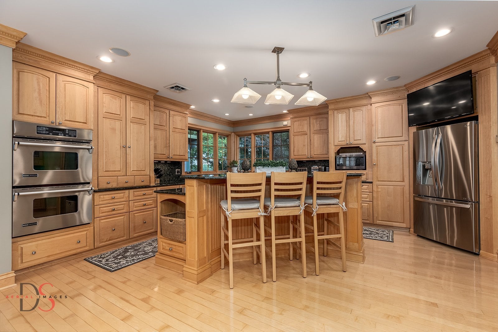 Ottawa, Illinois, 61350, United States, 4 Bedrooms Bedrooms, ,7 BathroomsBathrooms,Residential,Active,1953376