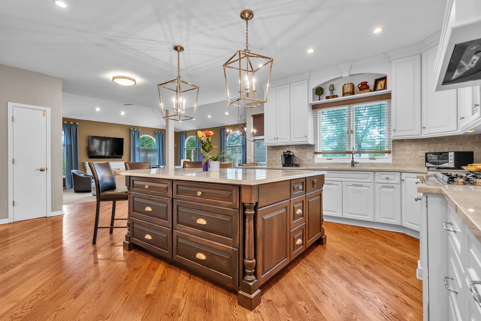 Buffalo Grove, Illinois, 60089, United States, 5 Bedrooms Bedrooms, ,5 BathroomsBathrooms,Residential,Active,1922274
