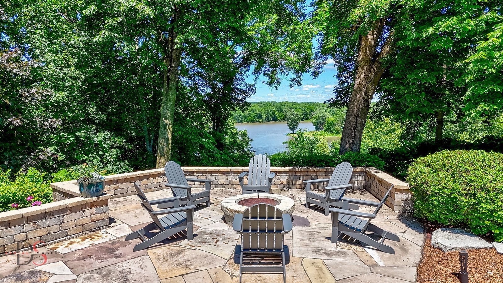 Ottawa, Illinois, 61350, United States, 4 Bedrooms Bedrooms, ,7 BathroomsBathrooms,Residential,Active,1953376