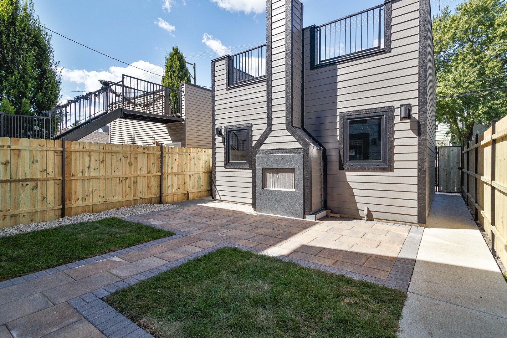 Chicago, Illinois, 60618, United States, 4 Bedrooms Bedrooms, ,5 BathroomsBathrooms,Residential,Active,1929682