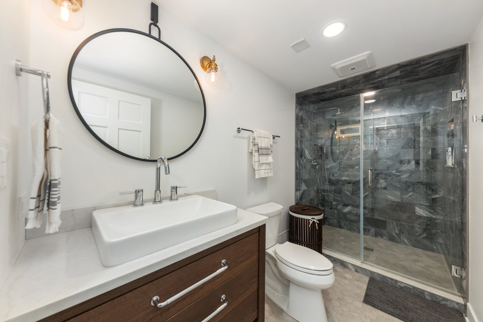 Naperville, Illinois, 60565, United States, 5 Bedrooms Bedrooms, ,4 BathroomsBathrooms,Residential,Active,1959981