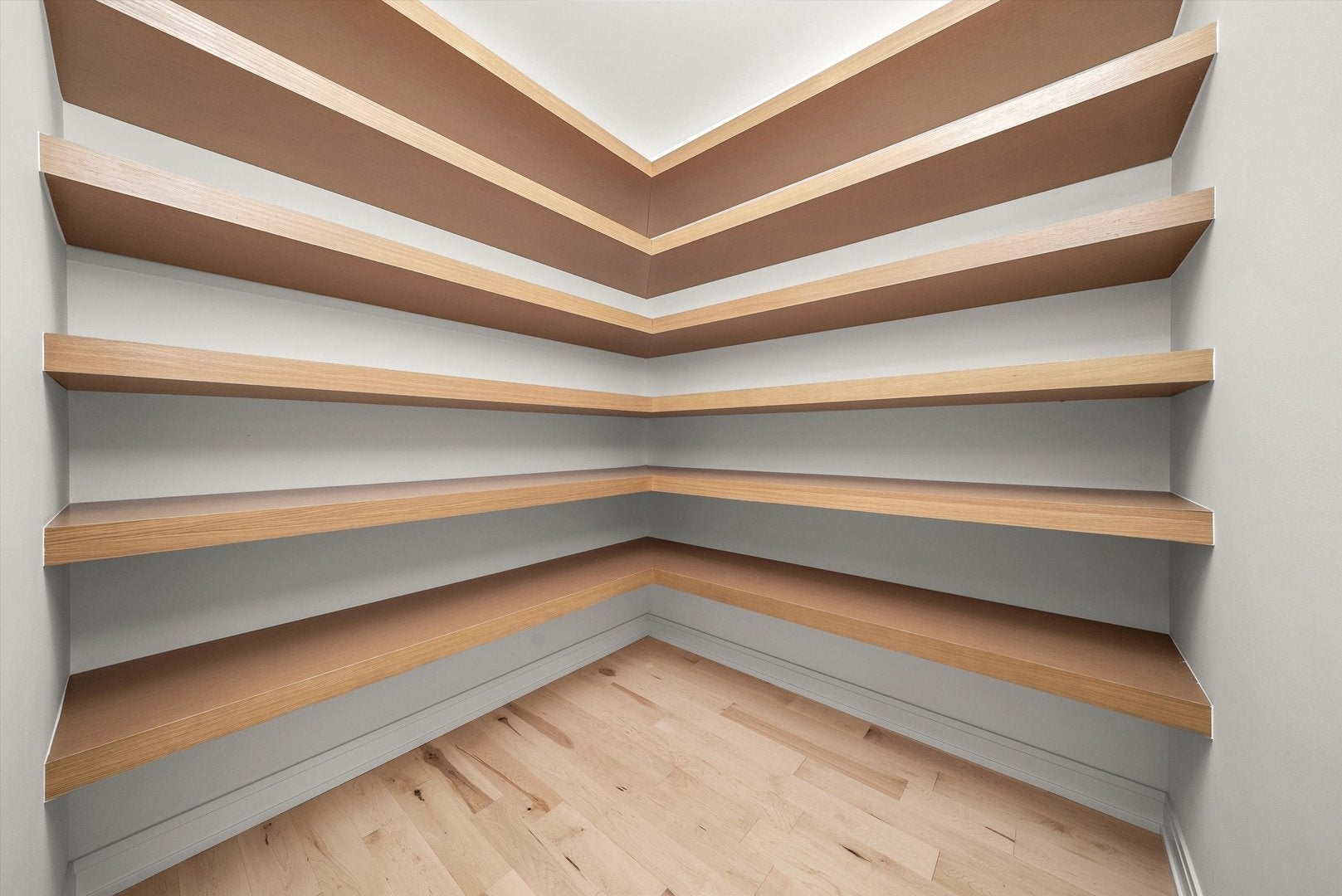 Burr Ridge, Illinois, 60527, United States, 6 Bedrooms Bedrooms, ,6 BathroomsBathrooms,Residential,Active,1929664