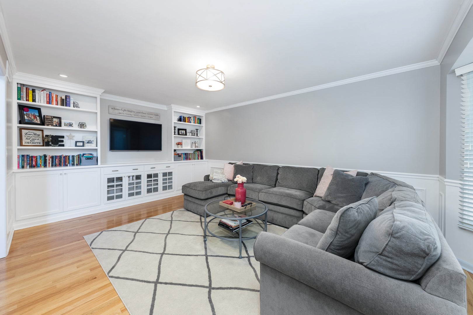 Naperville, Illinois, 60565, United States, 5 Bedrooms Bedrooms, ,4 BathroomsBathrooms,Residential,Active,1959981