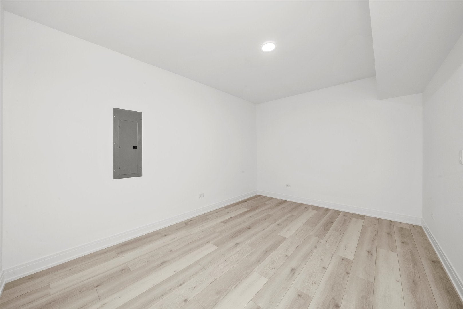 Burr Ridge, Illinois, 60527, United States, 6 Bedrooms Bedrooms, ,6 BathroomsBathrooms,Residential,Active,1929664