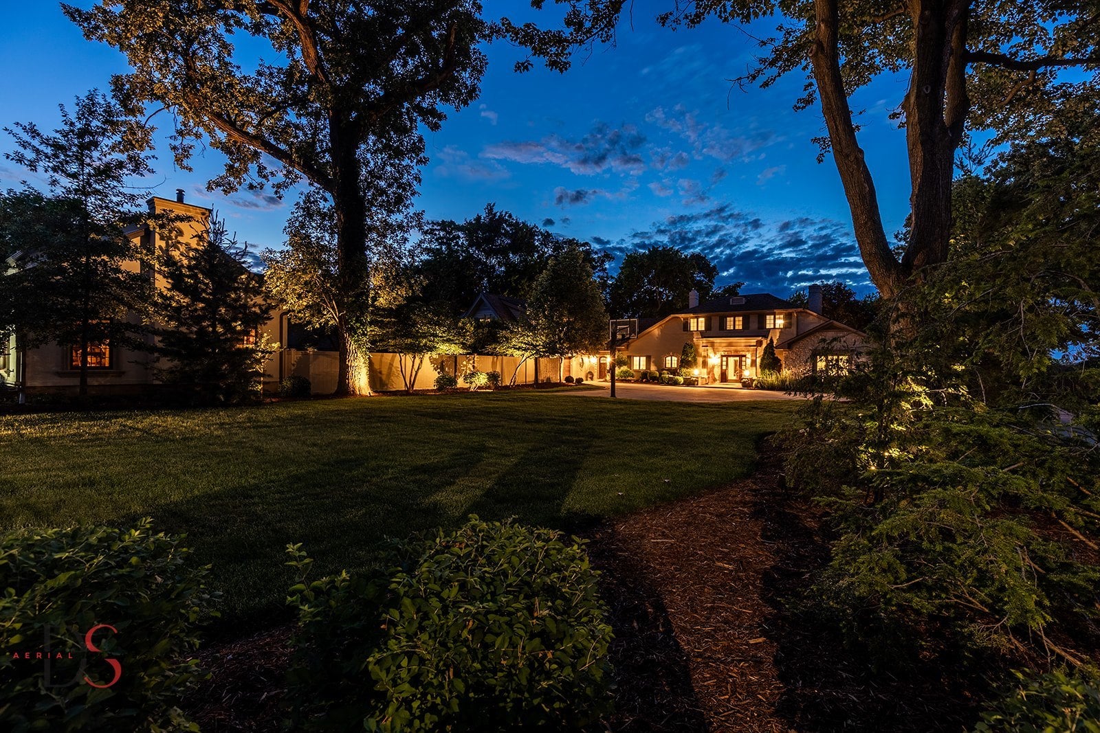 Ottawa, Illinois, 61350, United States, 4 Bedrooms Bedrooms, ,7 BathroomsBathrooms,Residential,Active,1953376