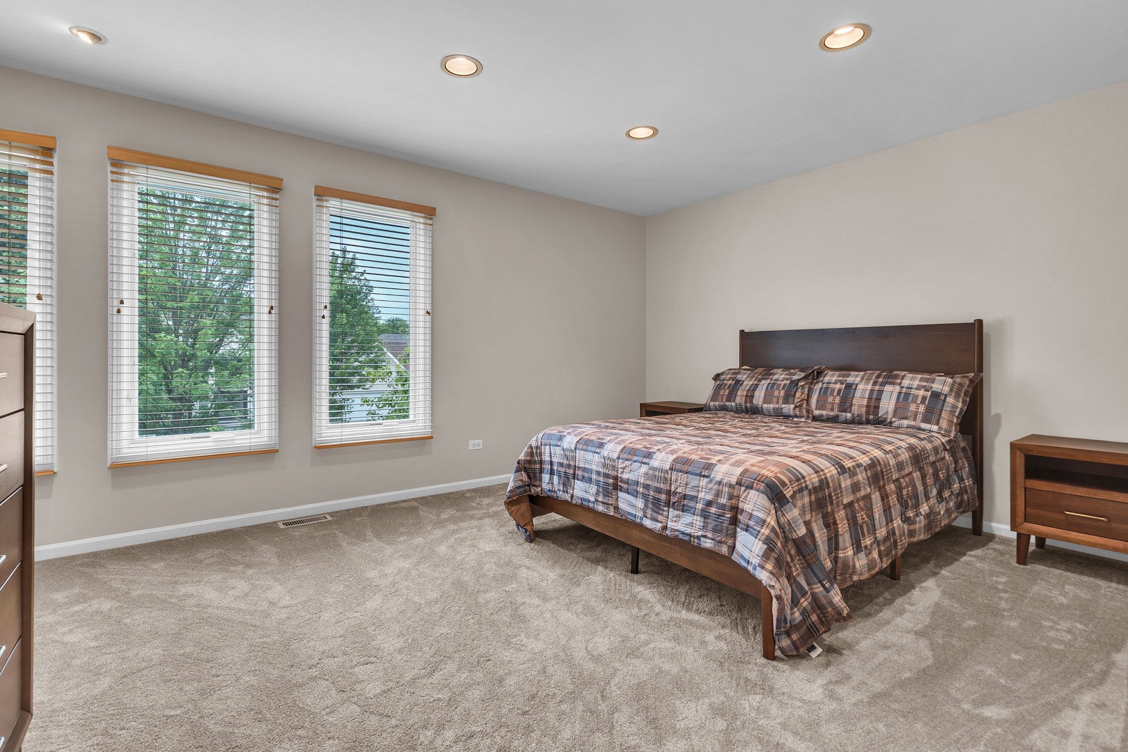 Buffalo Grove, Illinois, 60089, United States, 5 Bedrooms Bedrooms, ,5 BathroomsBathrooms,Residential,Active,1922274