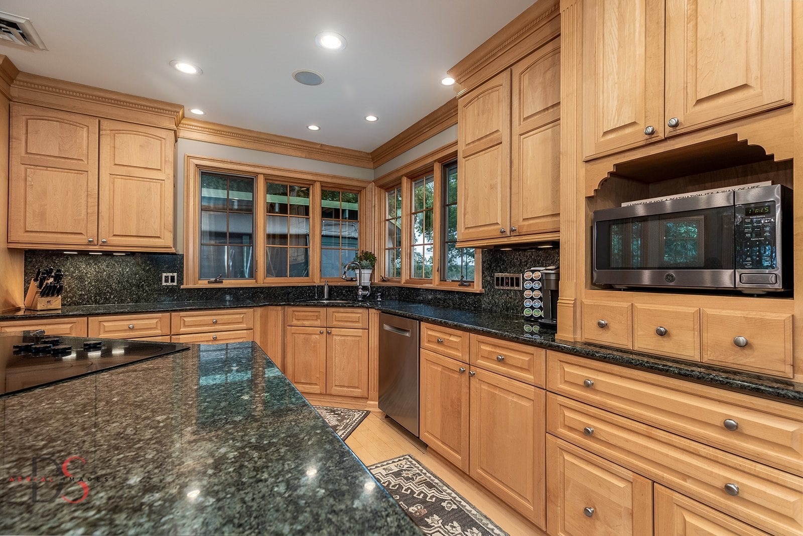Ottawa, Illinois, 61350, United States, 4 Bedrooms Bedrooms, ,7 BathroomsBathrooms,Residential,Active,1953376