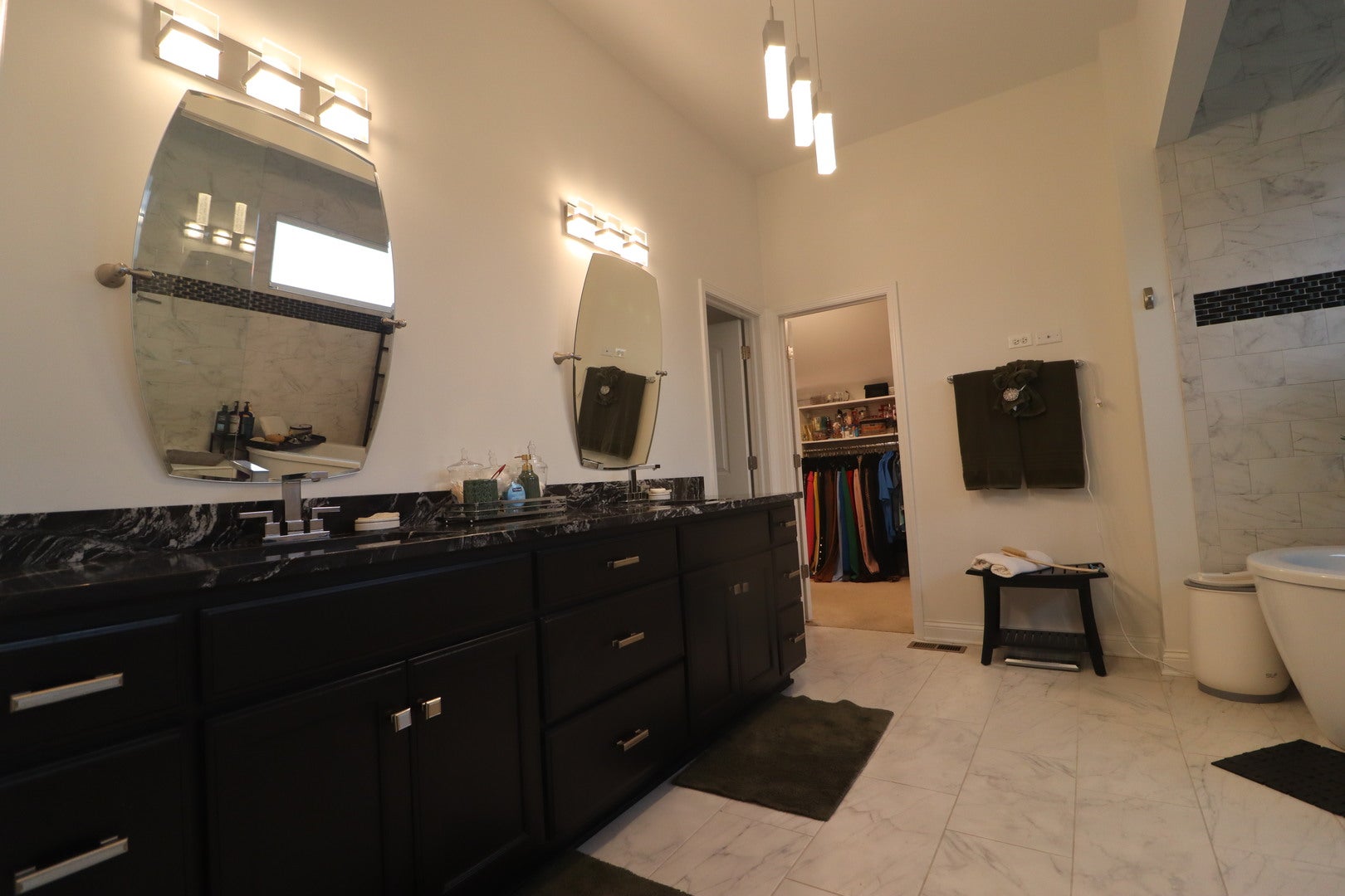 Naperville, Illinois, 60564, United States, 4 Bedrooms Bedrooms, ,3 BathroomsBathrooms,Residential,Active,1914808